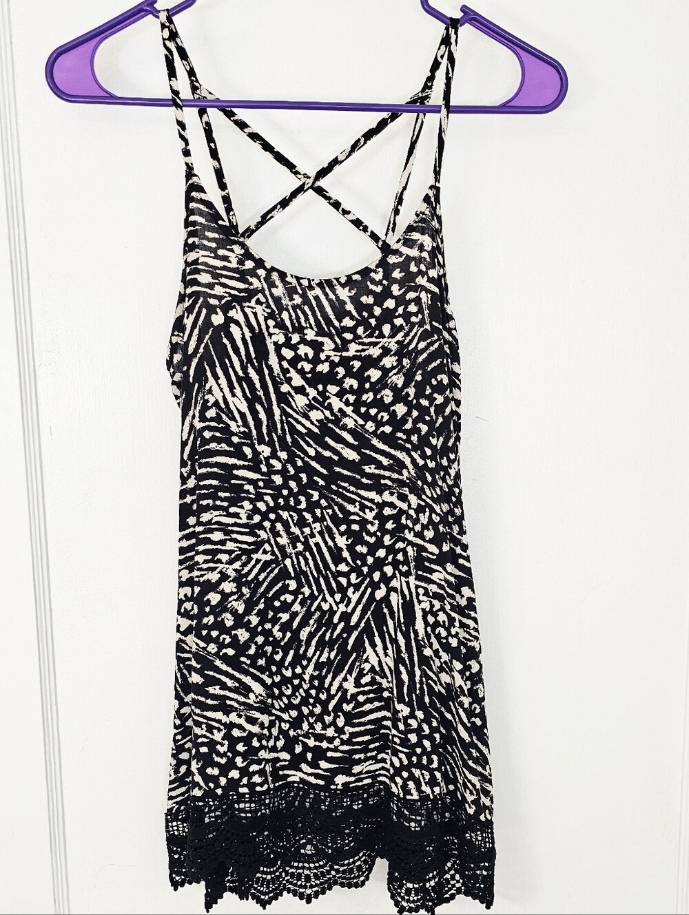 Mossimo Strappy Lace Hem Tank Top
